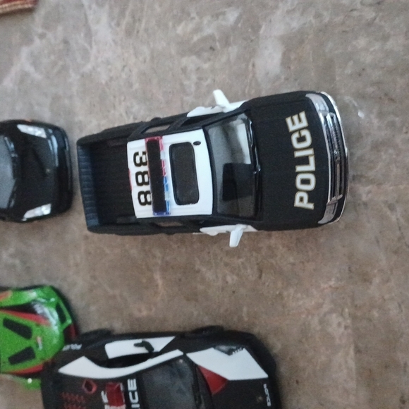 - - Bundle of 4 kidds 🚗 - Picture 6 of 6